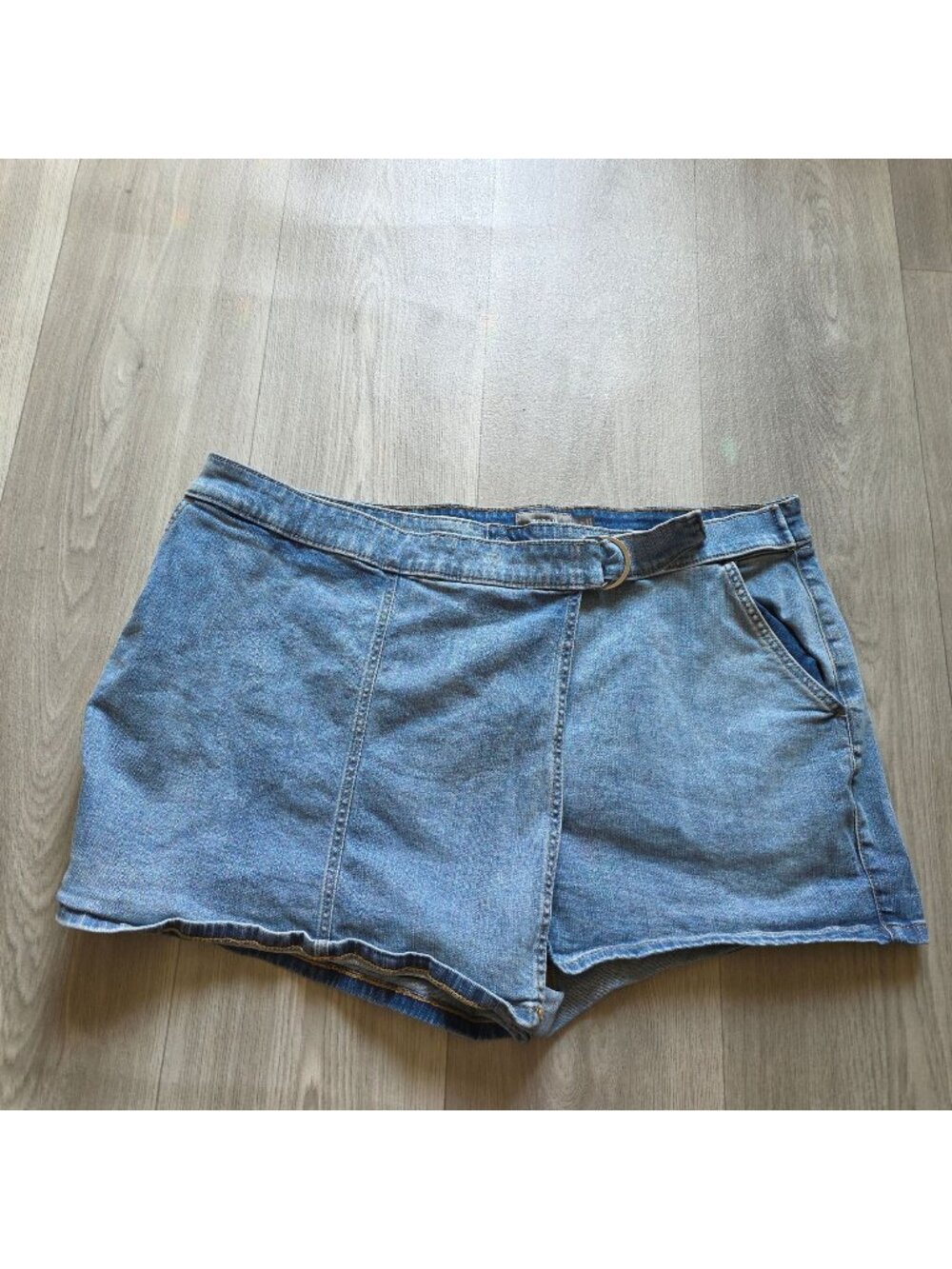 Torrid Plus Size 18 Womens Light Wash Denim Skort With Pockets Belted Waist